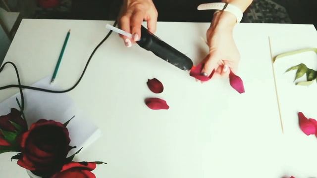 Двухцветная роза из гофрированной бумаги. Быстро и легко!!! смотреть онлайн