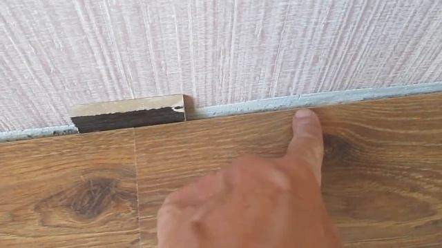 Как самому правильно укладывать ламинат. 2 способа ! Урок ! смотреть онлайн