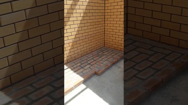 Рабочие моменты печника.Кладка нулевого ряда из красного кирпича.