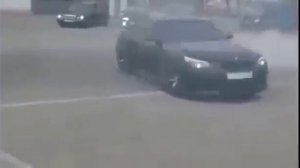 бмв делает крутые дрифты на Дагестанской свадьбе