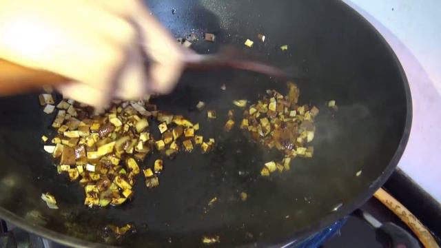 31岁的孕妈嘴馋，老公在家炖肉，做砂锅土豆粉，亲自端给媳妇吃 смотреть онлайн