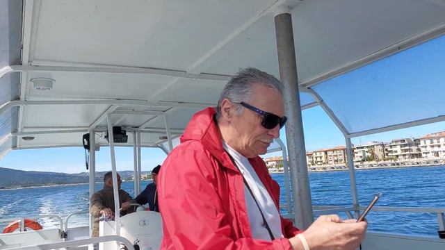 Морская прогулка вблизи городка Орбетелло в начале апреля 2023 смотреть онлайн