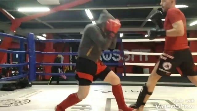 Тренировка по тайскому боксу.. Посвящается тем, кто не закупает туалетную бумагу, памперсы и гречу смотреть онлайн
