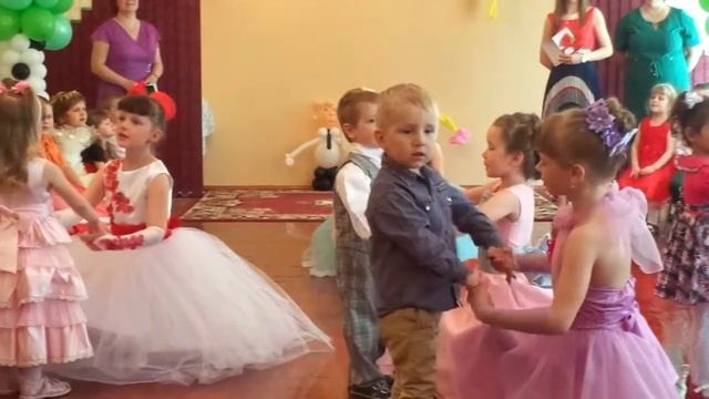 танец с малышами смотреть онлайн