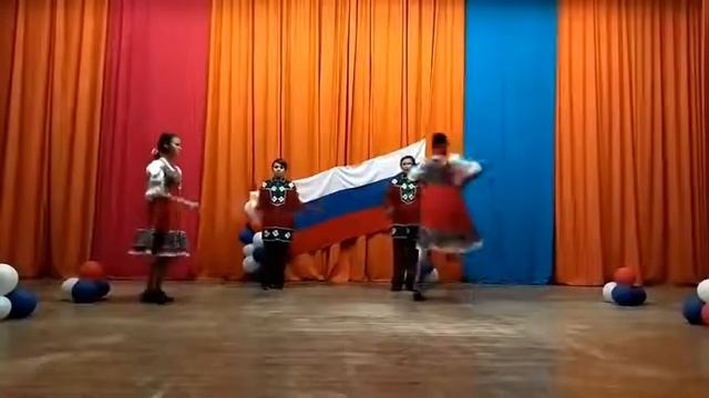 Танцевальный флешмоб к Дню народного единства, "Радуга", село Орловка смотреть онлайн