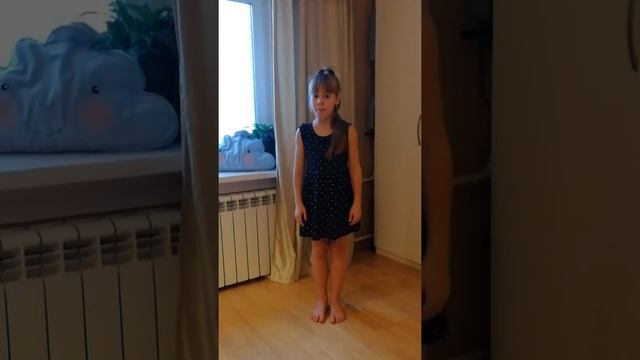 Ходит наша бабушка. Стих про бабушку. смотреть онлайн