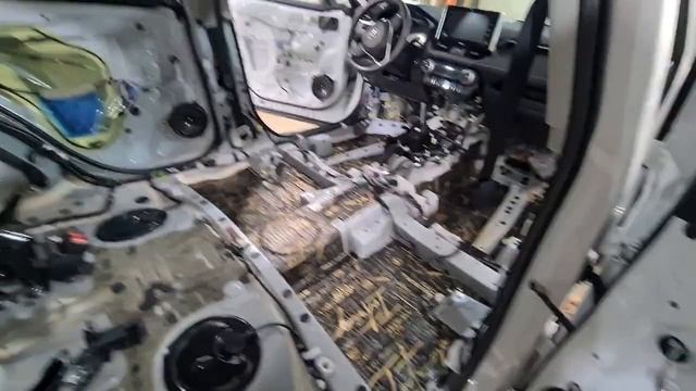 Toyota Rav-4 XA50 шумоизоляция салона по технологии AEROCELL LEV.3 от компании STP. Полный разбор. смотреть онлайн