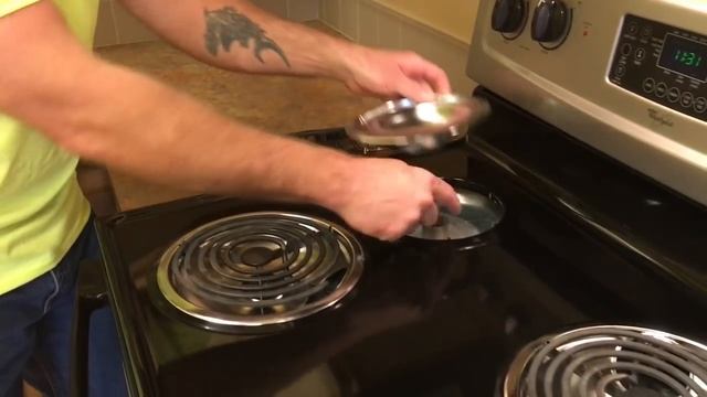 How to Remove Drip Pans and Clean Underneath Stove Top смотреть онлайн