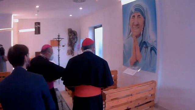 #AndareOltre | Visita del Cardinale Pietro Parolin alla "Cittadella dell'Accoglienza" смотреть онлайн