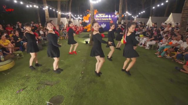 Bachata biểu diễn /Halloween /RUBY ACADEMY смотреть онлайн