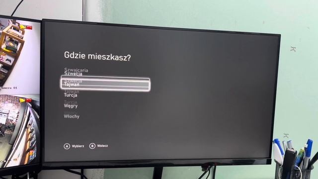 Xbox series S, при первом включении польский язык и просит обновление смотреть онлайн