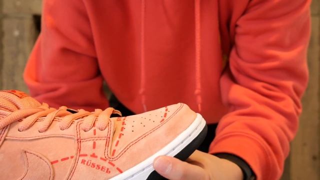 Nike SB Dunk low Porsche 917 PINK PIG | How good is this CUSTOM??? смотреть онлайн