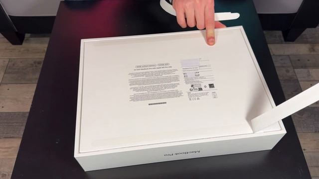 Je déballe le MacBook Pro M3 Pro noir sidéral смотреть онлайн