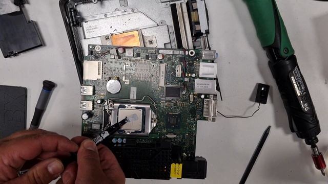 Fujitsu Esprimo Q920 disassembly guide - RAM, SSD, CPU thermal paste replacement смотреть онлайн