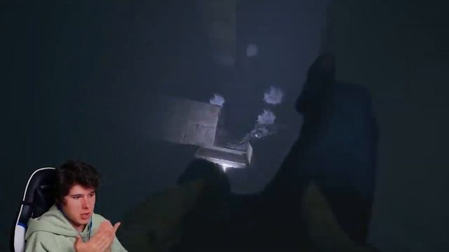 Реакция Летсплейщиков на превращение Гейзенберга | Resident Evil 8: Village смотреть онлайн