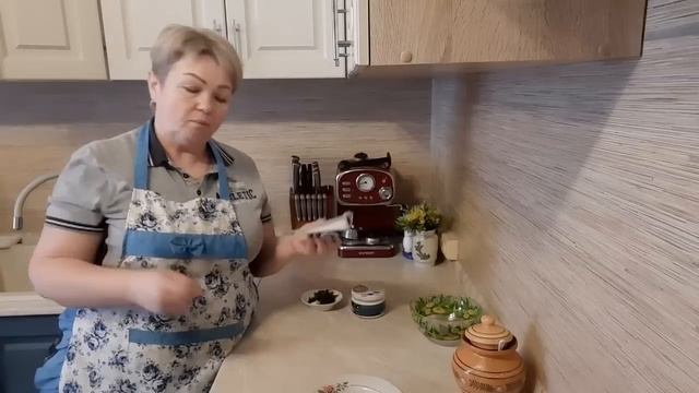 ВЫХОДНОЙ.ГОТОВЛЮ ЩИ И СОУС "БЛЮ ЧИЗ" ДЛЯ ДРАНИКОВ. смотреть онлайн