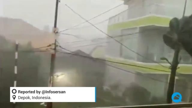 Spectacular downburst in West Java, Indonesia смотреть онлайн
