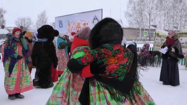 Вокальный ансамбль клуба "Жить здорово". Песня "Деревня живет" смотреть онлайн