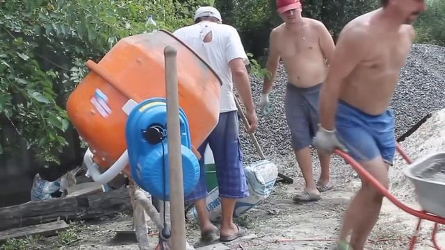 Заливка фундамента своими руками. Часть 1 смотреть онлайн