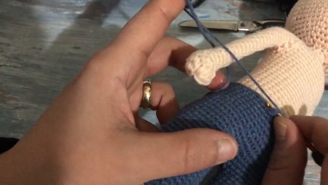 AMİGURUMİ KOT ŞORT NASIL YAPILIR? #amigurumi #amigurumierkekbebekENGLİSH SUBTİTLES смотреть онлайн