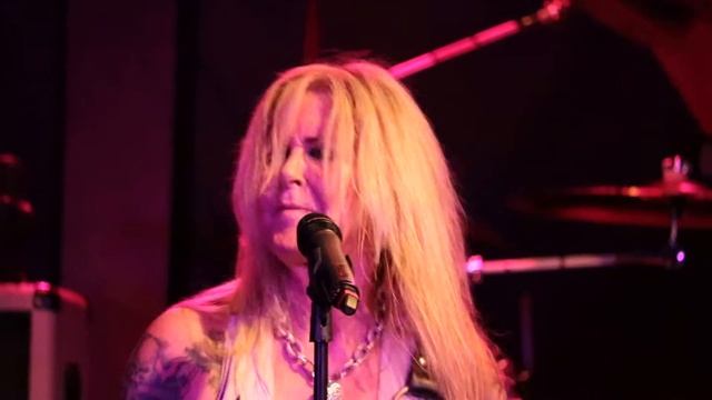 LITA FORD - Falling In And Out Of Love смотреть онлайн