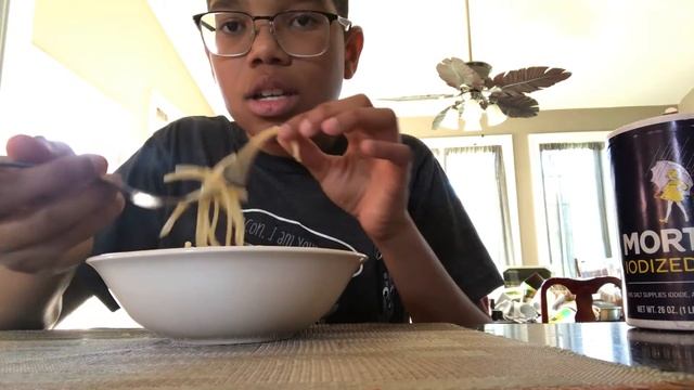 ASMR eating sounds. смотреть онлайн
