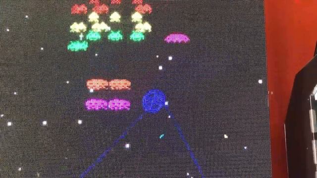 Me Playing Space Invaders FRENZY at Fat Cats Bowling Alley смотреть онлайн