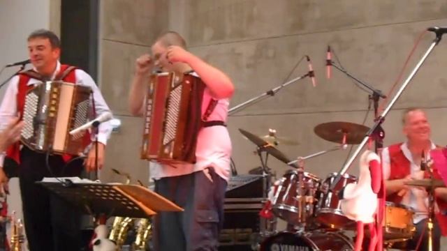 Moi avec l'orchestre Obenheimer Express Band смотреть онлайн