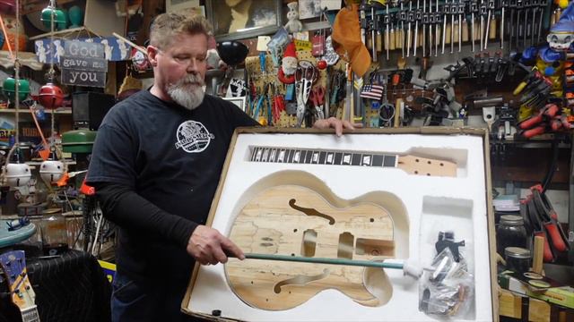 Giving The Gift of Music While Not Losing Your @&& on a Junk Archtop смотреть онлайн