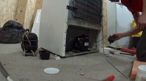 Установка нового компрессора на холодильник.