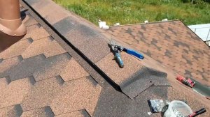 58. Монтаж коньковых аэраторов на крылечко и террасу.Монтаж  битумной черепици на коньки.