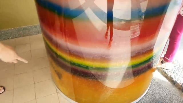 Swimming in a tank of Jello! Bug gets an iPhone смотреть онлайн