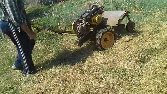 Работа мульчира длинная сухая трава. смотреть онлайн