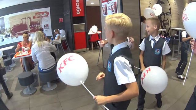Крымск Школа №3 4-А класс 01.09.2016 в KFC смотреть онлайн