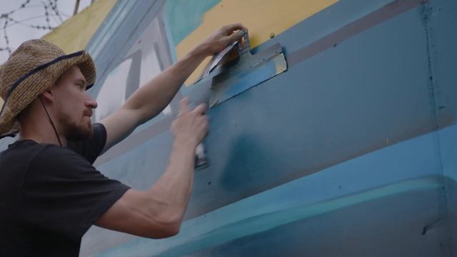 Арт-объект с изображением моделей завода «Москвич» смотреть онлайн