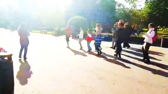 Детский флешмоб в Парке Горького (Sunkids) смотреть онлайн