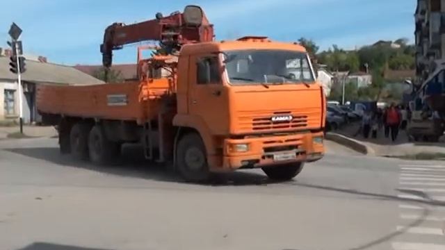 Скутеры на улицах города смотреть онлайн