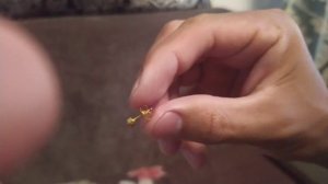 Как правильно снять медицинские серёжки у своего ребенка?