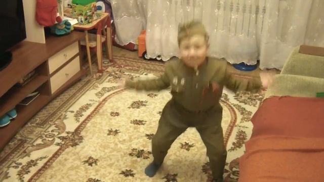 Тимур дома танцует 