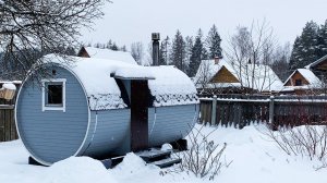 Баня-бочка в необычном цвете Tikkurila. Маленькая, да удаленькая. Модель Мега-2 СВ от Bochky