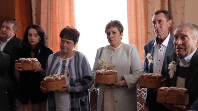 ??? Викуп молодої. Весільна традиція. Молодий торгується за молоду. Благословення рідними.Співаночк смотреть онлайн