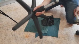 Как легко снять газлифт компьютерного кресла или офисного стула