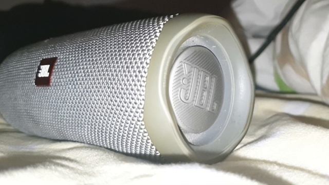 jbl flip 5 bass test lfm 90% (i didnt remember it was charging lol) смотреть онлайн