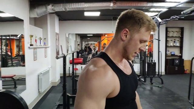 Ответ Чемпиона Москвы по бодибилдингу, Мастера спорта России по пауэрлифтингу, жим лёжа 100 на 100 смотреть онлайн