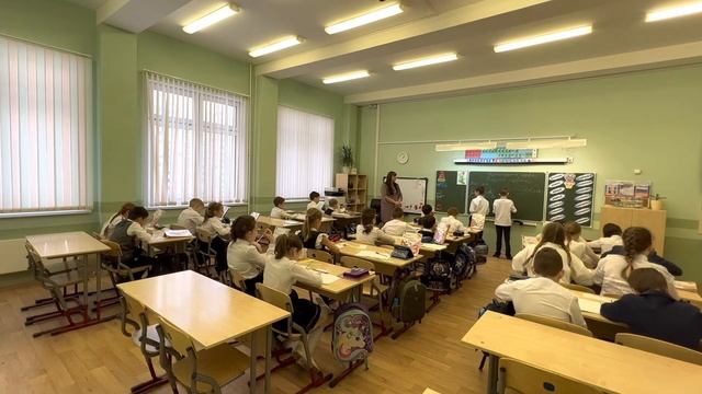 Урок по русскому языку в 3 классе. Тема: "Состав слова. Закрепление." МАОУ СОШ 14 смотреть онлайн