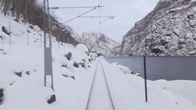 TRAIN DRIVER'S VIEW: Bergen - Voss dressed in winter coating смотреть онлайн