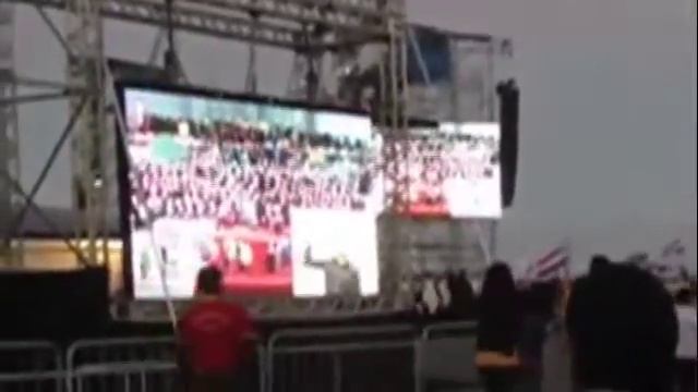 I Vescovi ballano il flash mob prima dell'arrivo del Papa смотреть онлайн