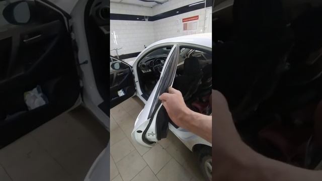 в чём плюсы фиксации дверей. Mazda 3 смотреть онлайн