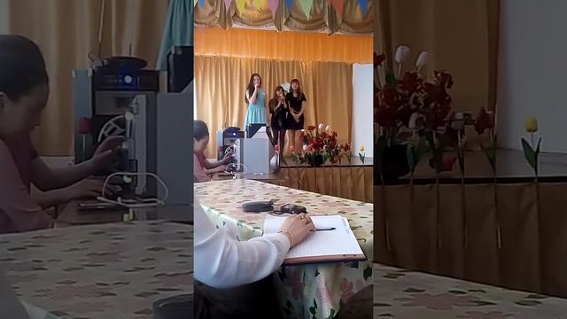 поёт 6Б Класс смотреть онлайн