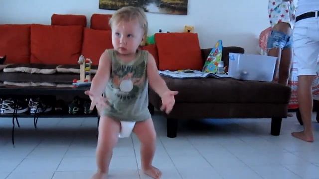 малыш зажигает смотреть онлайн